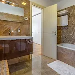 아파트 Paradiso Luxury Apartment, 로비니