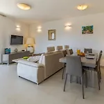 아파트 Paradiso Luxury Apartment, 로비니