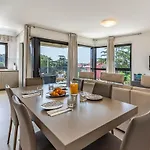 Paradiso Luxury Apartment, 아파트