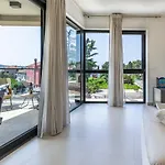Paradiso Luxury Apartment, 아파트 로비니