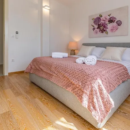 Paradiso Luxury Apartment, Appartement *